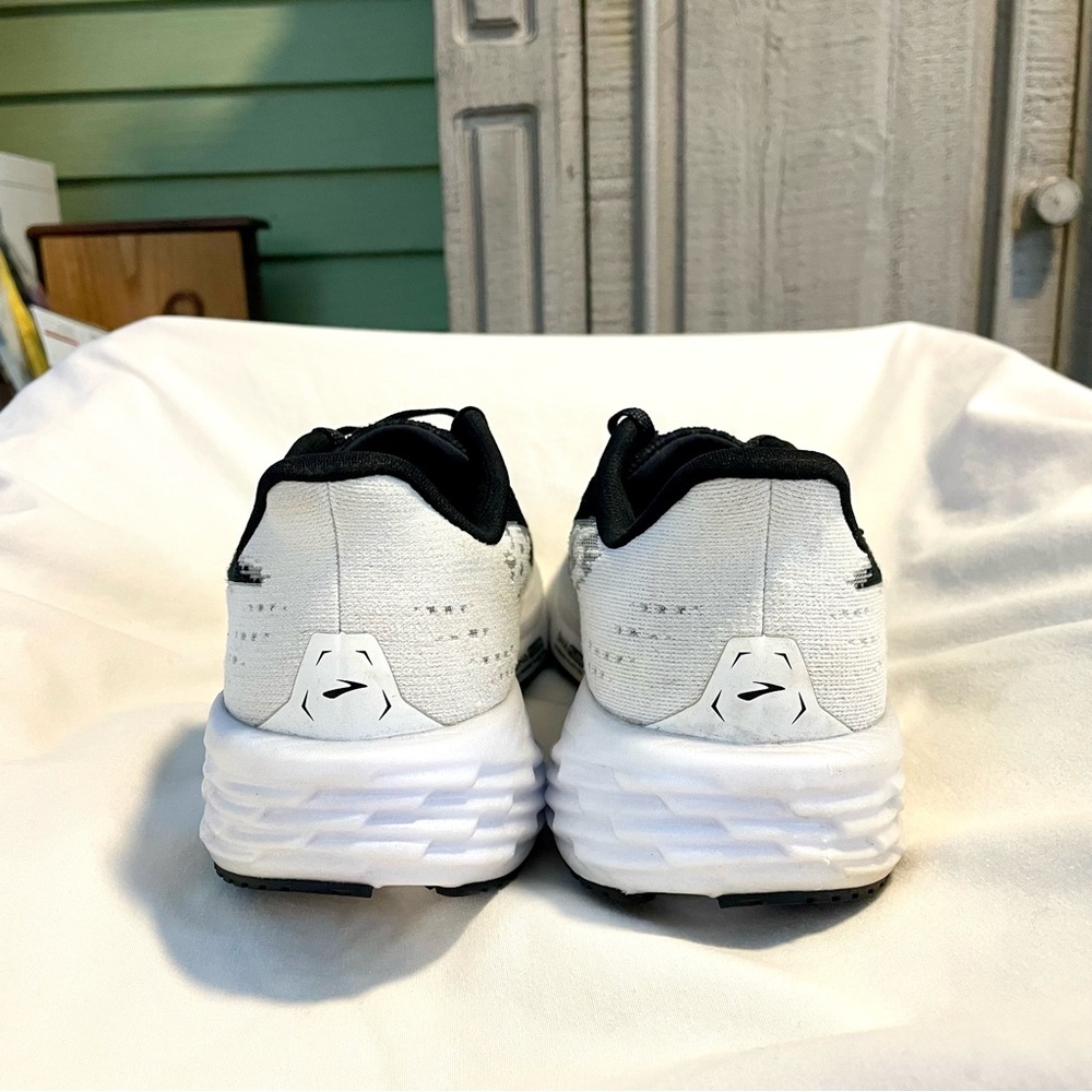 *NWOB* Brooks Launch 11 Shoes - Running/ Black~White -(1104501D087) - Mens Sz 8 - Picture 3 of 8